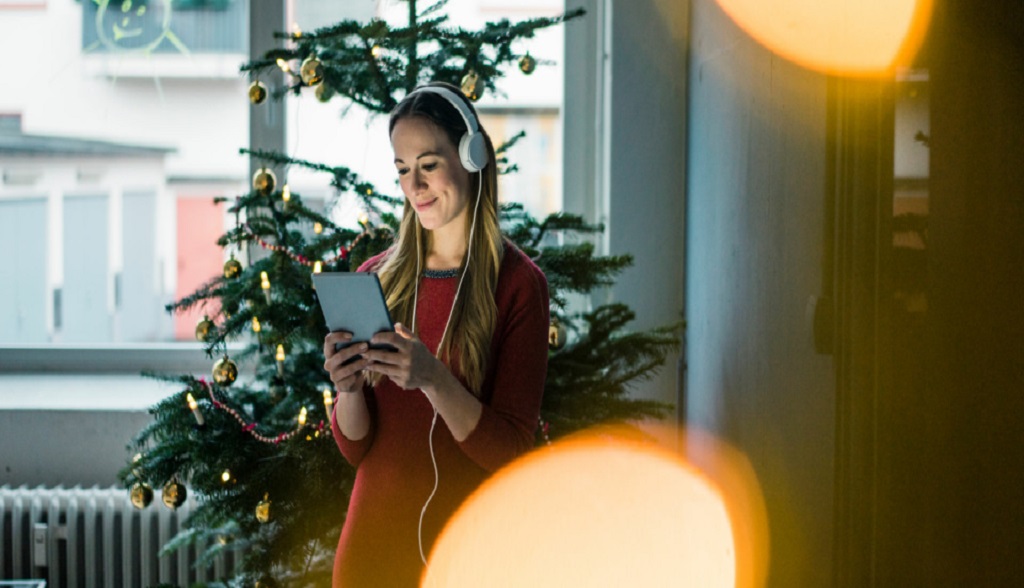 چگونه از تکنولوژی برای بهبود حال و هوای جشن کریسمس خود استفاده کنیم؟