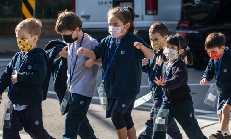 Vancouver Students wear mask